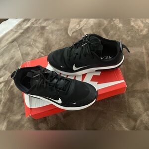 Nike women black air max Dia